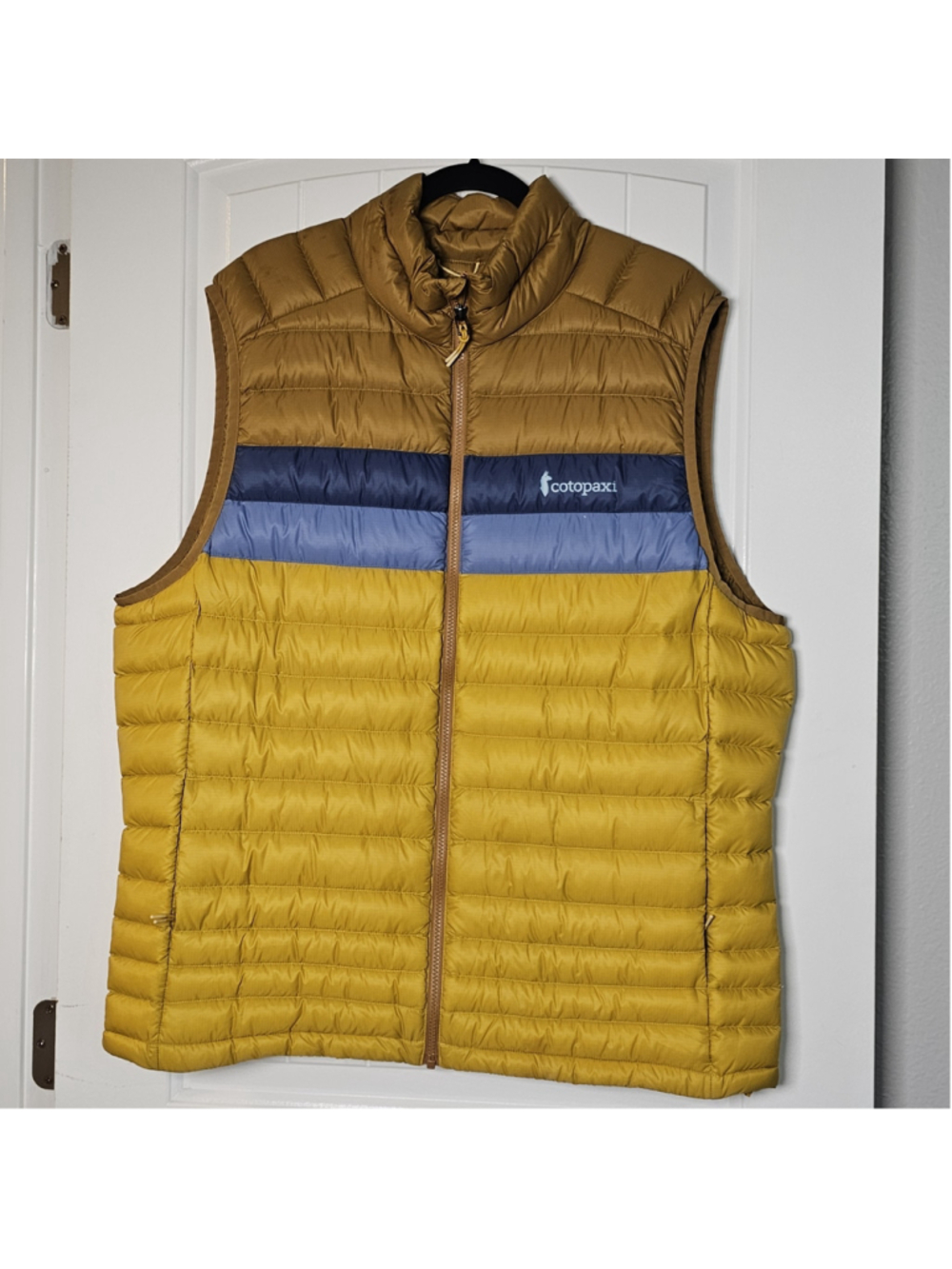 Cotopaxi XL yellow, blue light puffer vest
